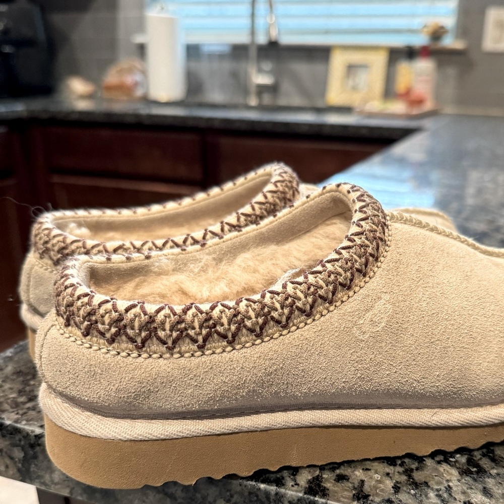 UGGS